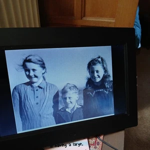 Bush Digital Photo Frame 10.1 Inch - DPF 110 - Picture 1 of 3
