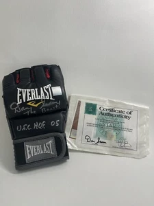 Handschuhe signiert von Dan Severn und Ken Shamrock - Bild 1 von 2