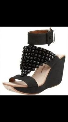 Sandalias de cuña modernas vintage negras con tachuelas talla 9 Foto 1 de 4