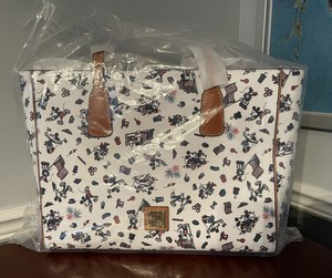 the haunted mansion wallpaper dooney & bourke crossbody bolsa