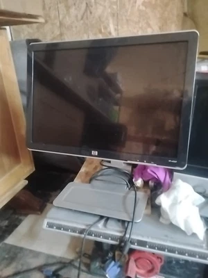 Nice HP W2207H LCD 23” Monitor! Nice Picture Built In Speakers Adjustable  - Image 1 of 4