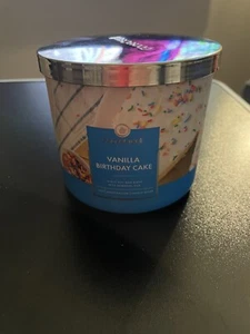 Goose Creek Vanilla Birthday Cake 14.5 oz 3 Wick Jar Candle - Picture 1 of 1
