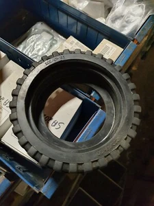 Original Ersatzteil Sabo Rasenmäher : 2x Gummi Reifen, Bereifung 200/47-150 - Picture 1 of 2