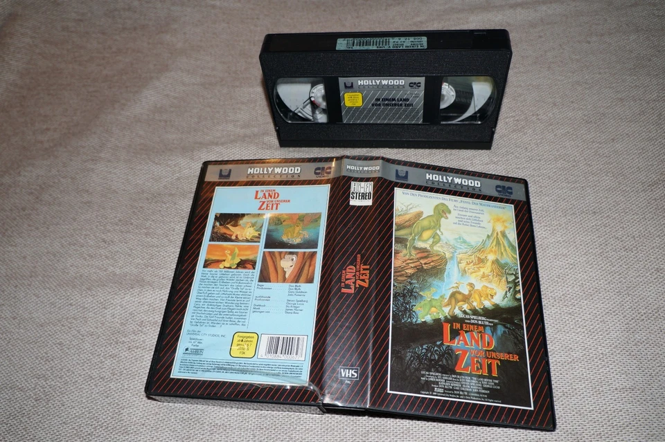 In Einem Land Vor Unserer Zeit - Lucas  Spielberg * Hollywood Collection - VHS - Bild 1 von 1