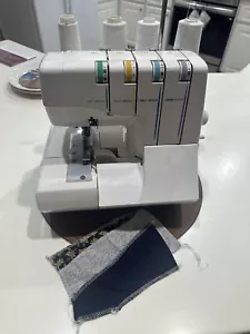 White Superlock Serger/Overlocker W2500 Sewing Machine Test And In Excellent. - Picture 1 of 9