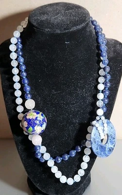 Collar de cuarzo y cuartos de rosa vintage chino de cuentas de lapislázuli y cloisonne de 30"  Foto 1 de 4