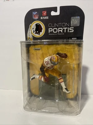 MCFARLANE 2008 NFL SPORTSPICK CLINTON PORTIS RETRO PIELES ROJAS/COMANDANTES SIN USAR, EN CAJA Foto 1 de 4