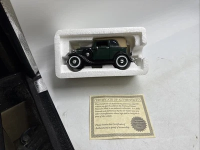 Museo Nacional del Motor Como Nuevo 1:32 1932 Ford Convertible Sedán con Certificado de Autenticidad Foto 1 de 4