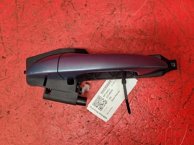 HYUNDAI I20 LEFT PASSENGER REAR DOOR HADNLE 2016 5 DOOR BLUE - Image 1 of 4