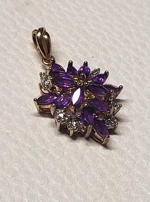 Colgante Ross Simons oro sobre plata esterlina amatista con acento de diamantes Foto 1 de 4