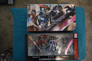 SDCC Transformers Combiner Hunters Figure Box Set 2015 Sealed in box - Picture 1 of 3