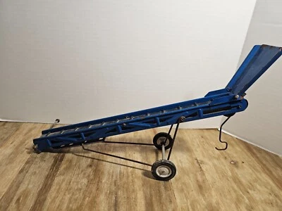 Rare 1/16 Ertl Farm Toy Blue Ford Portable Elevator - Image 1 of 4
