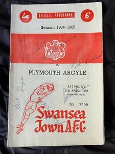 1964/65 Swansea Town v Plymouth Argyle 6 Autographs 17/4 - Picture 1 of 4