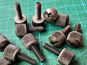 Hammond #10-32 x 5/8" Rack Mount Thumb Screws w/ Nylon Washer, Steel, Jar of 100 - Picture 1 of 6