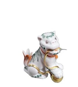 porcelain foo dog With Gold Inlay /paint 6 inches - Picture 1 of 3