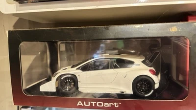 Auto Art Peugeot 208 T16 Pikes Peak 1:18 Neu OVP Autoart - Bild 1 von 2