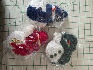 Snowmen Plushies. 7" x 5" . 3 pieces. 3 Colors. - Bild 1 von 4