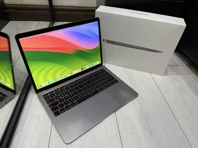 Apple MacBook Air Retina 13.3" 2018 - 256GB SSD 8GB Ram 1.6GHz Core i5 - Grey - Image 1 of 4