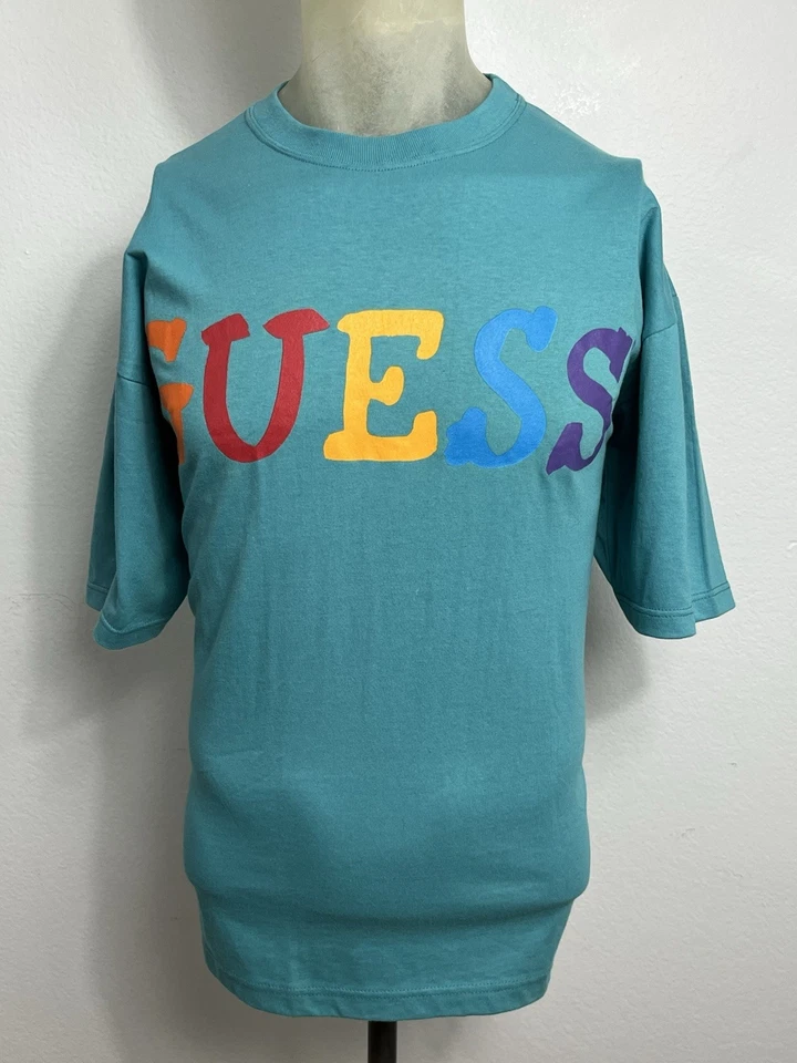 Camiseta masculina gráfica vintage anos 80 GUESS tamanho marca OSFA soletra ponto único EUA - Imagem 1 de 4