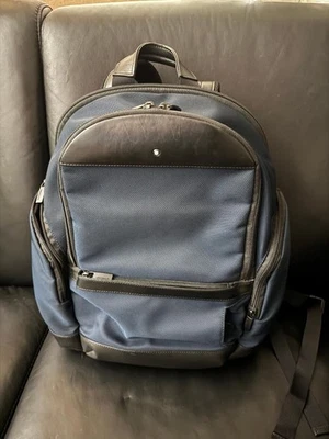 Mochila mediana MontBlanc Nightflight azul con ribete de cuero negro como nueva Foto 1 de 4