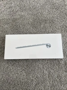 Genuine Apple Wireless Keyboard MC184B/B QWERTY UK BRAND NEW SEALED - Photo 1/4