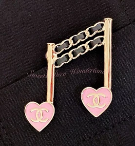 100% AUTHENTIC CHANEL 24A LIGHT GOLD MUSIC NOTE HEART CC LOGO BROOCH PIN BNWT - Picture 1 of 3