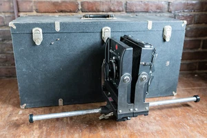 Calumet 4x5 Monorail View Camera - Black w/ 210mm f6.1 Copal No. 1 Lens + Extras - Picture 1 of 9
