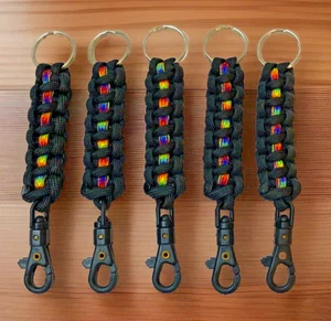 Rainbow PRIDE Llavero Paracord Plástico Clip y Anillo 550 Cordón Hecho a Mano LOTE DE 5 - Imagen 1 de 5