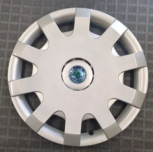 New Old Stock Genuine Skoda 15" Wheel Trim 1U0601147D (B) - Picture 1 of 7