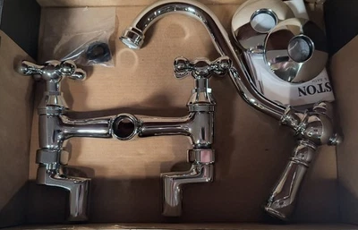 Torneira de cozinha Kingston cromada coleção vintage ponte generalizada 1,8 GPM - Imagem 1 de 2