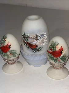Fenton Vögel im Winter Erstausgabe Kardinal im Kirchhof Feenlampe 2 Eier - Bild 1 von 19