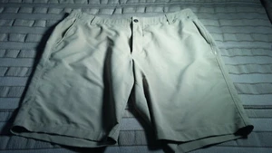 Under Armour Match Play Khaki Polyester Golf Shorts Adult 42 41W, 21L, 11I EUC - Foto 1 di 7