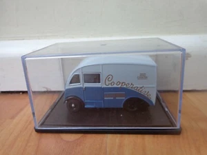 Oxford Diecast Scala 1/76 - Furgone Commer Q25 Co-Op Lavanderia Rif 76CM004 - Foto 1 di 1