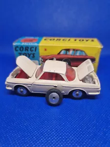 Volkswagen 1500 Karmann Ghia, Corgi Toys n. 239 originale 1963, crema, scatola - Imagen 1 de 8