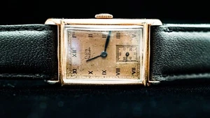 K554 Vintage Elgin De Luxe Wristwatch - Picture 1 of 8