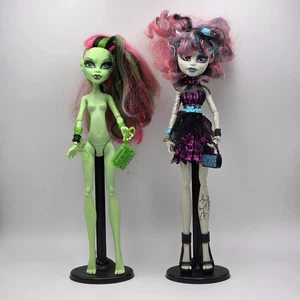 Monster High Doll Zombie Shake Rochelle Goyle & Nude Venus McFlytrap - *READ* - Picture 1 of 15