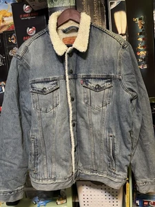 Levi Sherpa Trucker Jacket Size Large - Picture 1 of 3