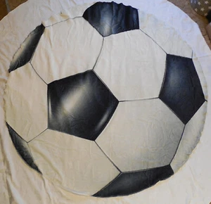 New ROuND Soccer Throw 60" Diameter Surged Edge Soft Light Weight Cozy Blanket - Picture 1 of 3