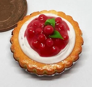 Puppenhaus Kirschen und Sahne Obst Kuchen Dessert Maßstab 1:12 Zubehör D50 Tumdee - Bild 1 von 6