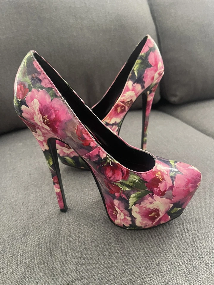 Tacones de aguja florales, tacones Foto 1 de 4