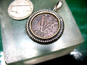 1751 NETHERLANDS  EAST INDIES  VOC 1 DUIT COIN PENDANT  MARKED OCM  925 & 14 KT - Picture 1 of 4