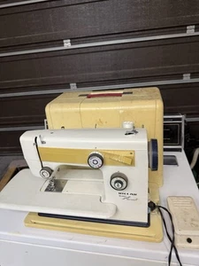 Vintage Riccar 500FA Nähmaschine, Super Stretch mit Pedal, Koffer & Zubehör - Bild 1 von 17