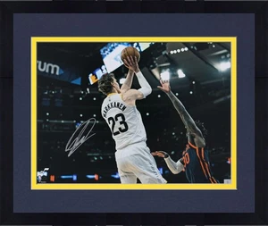 Framed Lauri Markkanen Utah Jazz Signed 16" x 20" Shooting vs Knicks Photo - Picture 1 of 1