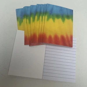 10 pezzi mini notebook tie dye (4,75” x 3,25”) 32 pagine foderate all’interno - Foto 1 di 1