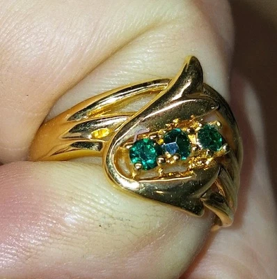 Anillo Good Dolphin Mine Talla 9 VERDE Níquel SIN ALERGIAS 18KTGP Oro Electroplaca Foto 1 de 4