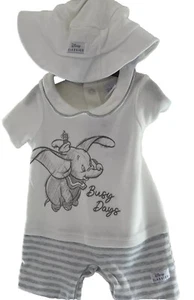 Disney Baby Dumbo 0-3 Monate 2 Stück creme & grau gestreifter Strampler & cremefarbene Mütze - Bild 1 von 8