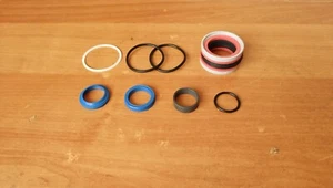 kit guarnizioni cilindro sterzo trattore bielorussia 500, 800, 900 - Foto 1 di 4