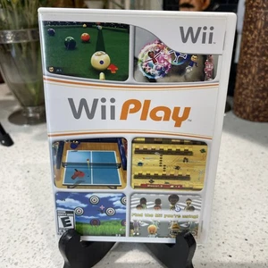 Juego Wii Play Completo (Nintendo Wii) con Estuche y Manual (Piscina, Caza de Patos, Carrera) - Imagen 1 de 9