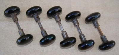 5 juegos de perillas de puerta antiguas de porcelana negra con husillos - salvamento arquitectónico Foto 1 de 4