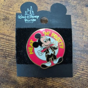 Insignia prendedor casi y bonita de Mickey Mouse de Walt Disney Worlds - Imagen 1 de 2
